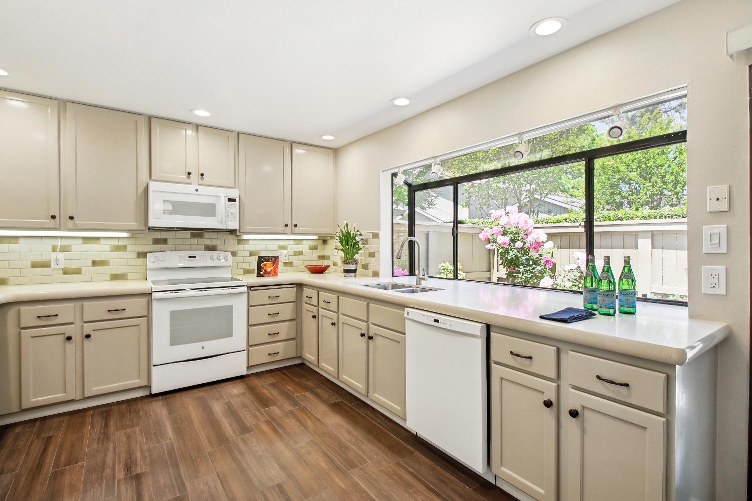 Detail Gallery Image 26 of 59 For 306 East Ranch Rd, Sacramento,  CA 95825 - 2 Beds | 2 Baths