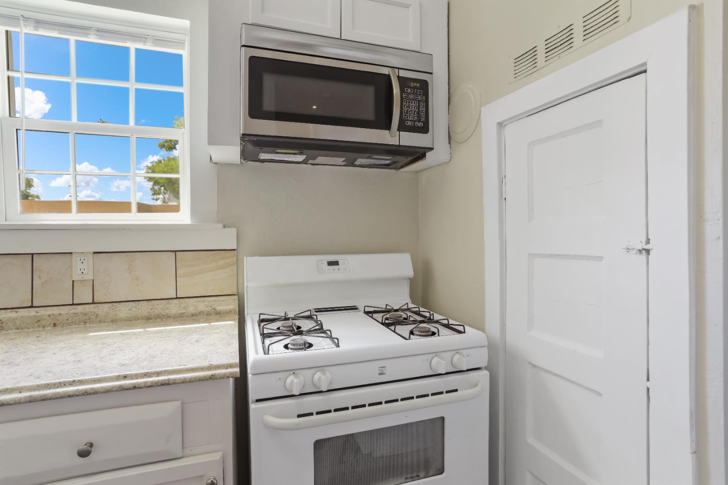 Detail Gallery Image 13 of 23 For 18 W 8th St, Tracy,  CA 95376 - – Beds | – Baths