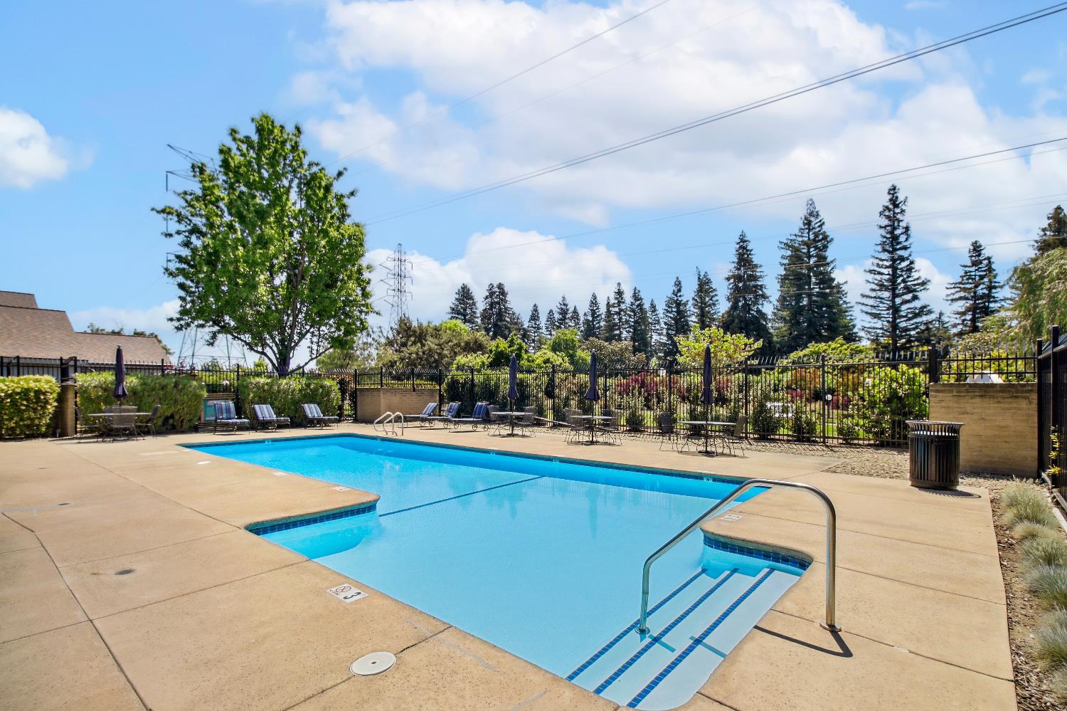 Detail Gallery Image 55 of 59 For 306 East Ranch Rd, Sacramento,  CA 95825 - 2 Beds | 2 Baths