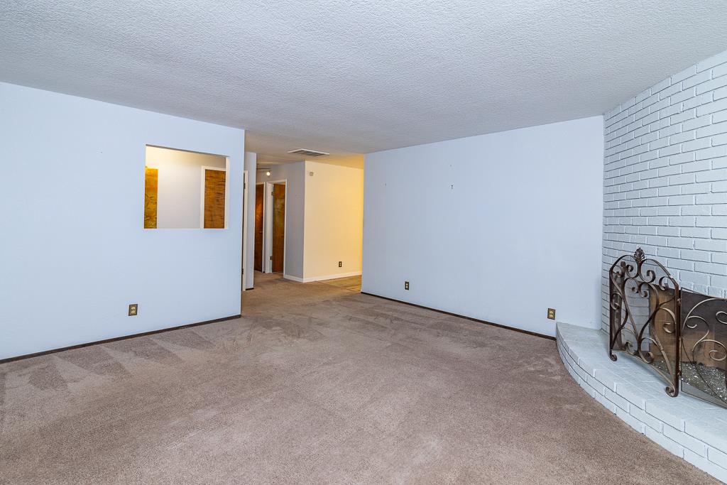 Detail Gallery Image 8 of 46 For 421 Becky Way, Waterford,  CA 95386 - 3 Beds | 2 Baths