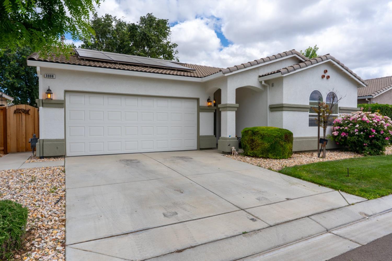 Detail Gallery Image 3 of 48 For 3008 La Vina Cir, Los Banos,  CA 93635 - 3 Beds | 2 Baths