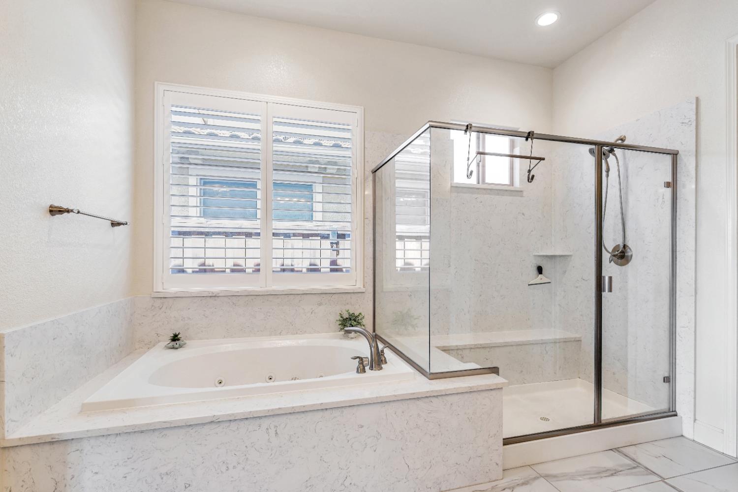 Detail Gallery Image 21 of 41 For 1587 Como Dr, Manteca,  CA 95337 - 3 Beds | 3/1 Baths
