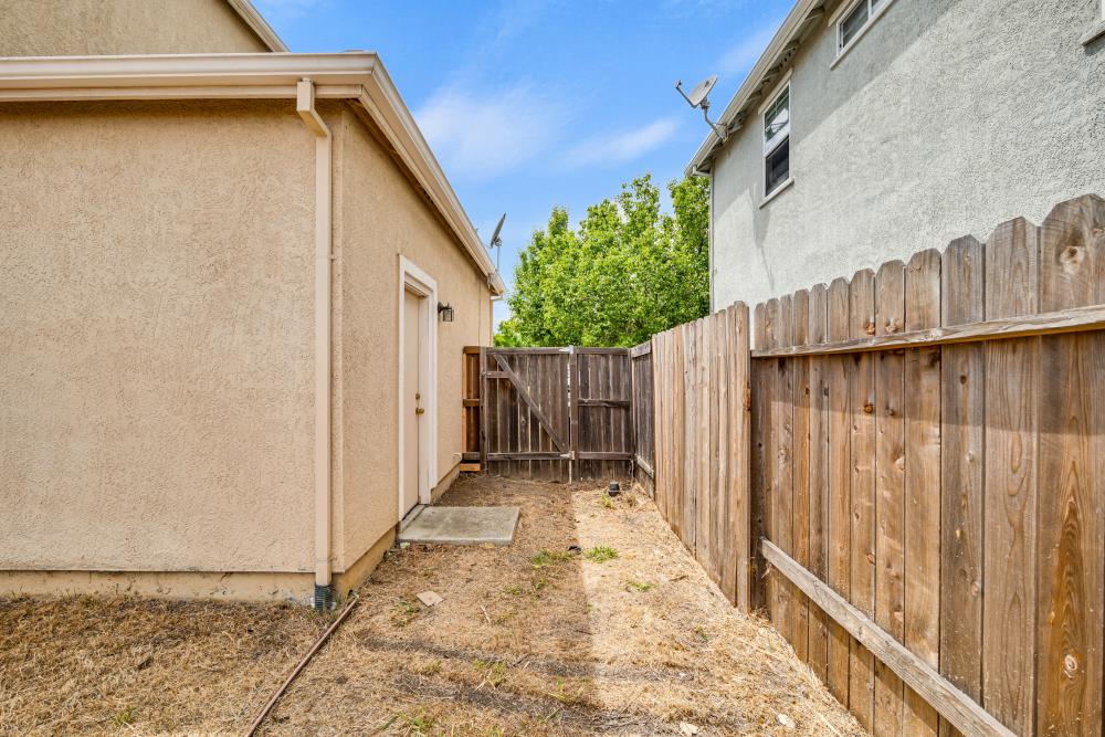 Caddington Way, Sacramento, California image 39