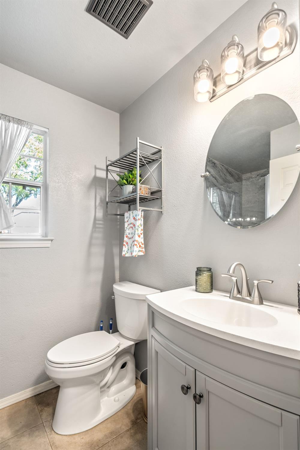 Amber Oaks Court, Fair Oaks, California image 32