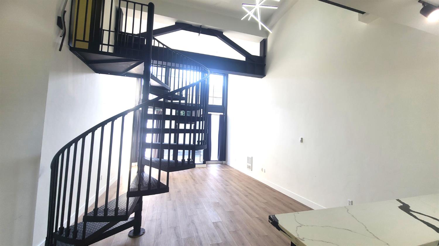 Detail Gallery Image 26 of 37 For 330 13th St 1a,  Oakland,  CA 94612 - 1 Beds | 1/1 Baths