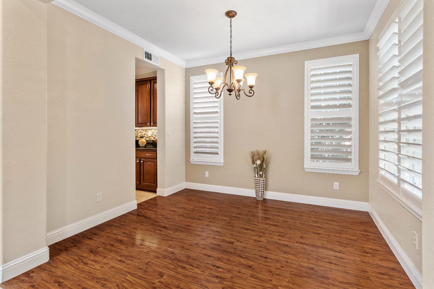 Detail Gallery Image 5 of 31 For 10145 10145 Blue Anchor Lane Ln, Stockton,  CA 95219 - 4 Beds | 2/1 Baths