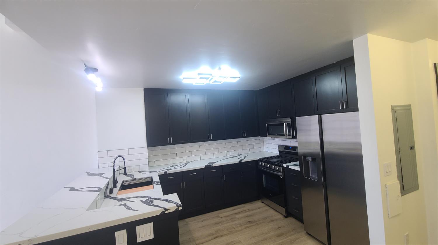 Detail Gallery Image 21 of 37 For 330 13th St 1a,  Oakland,  CA 94612 - 1 Beds | 1/1 Baths