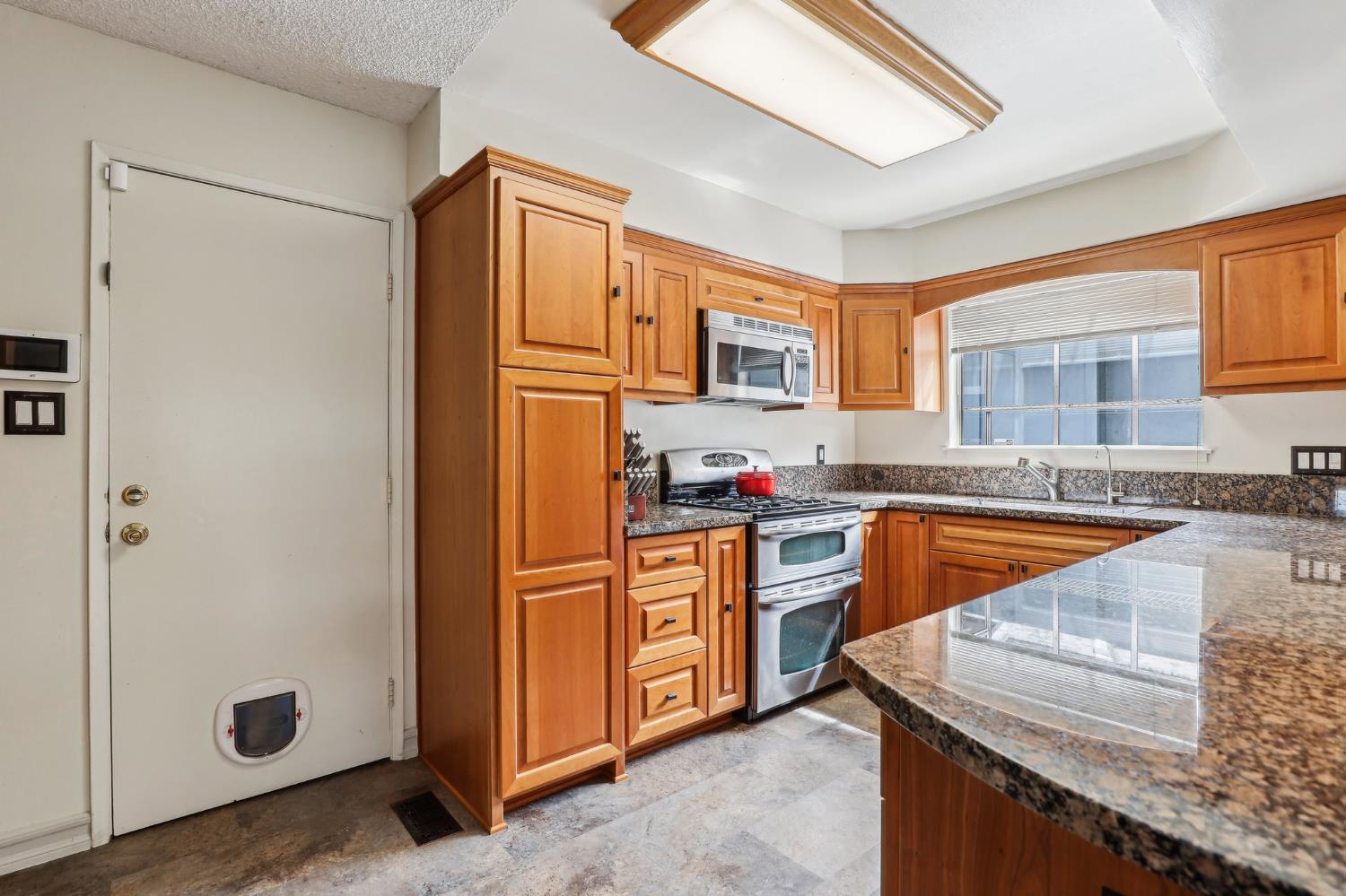 Detail Gallery Image 10 of 33 For 6942 Palmdell Way, Fair Oaks,  CA 95628 - 4 Beds | 2 Baths