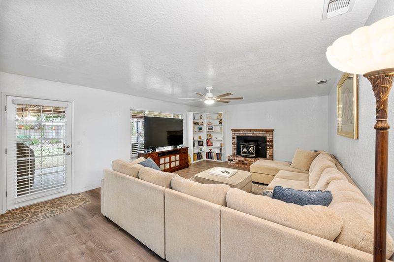 Detail Gallery Image 12 of 26 For 1207 Huntington Pl, Manteca,  CA 95336 - 4 Beds | 2 Baths