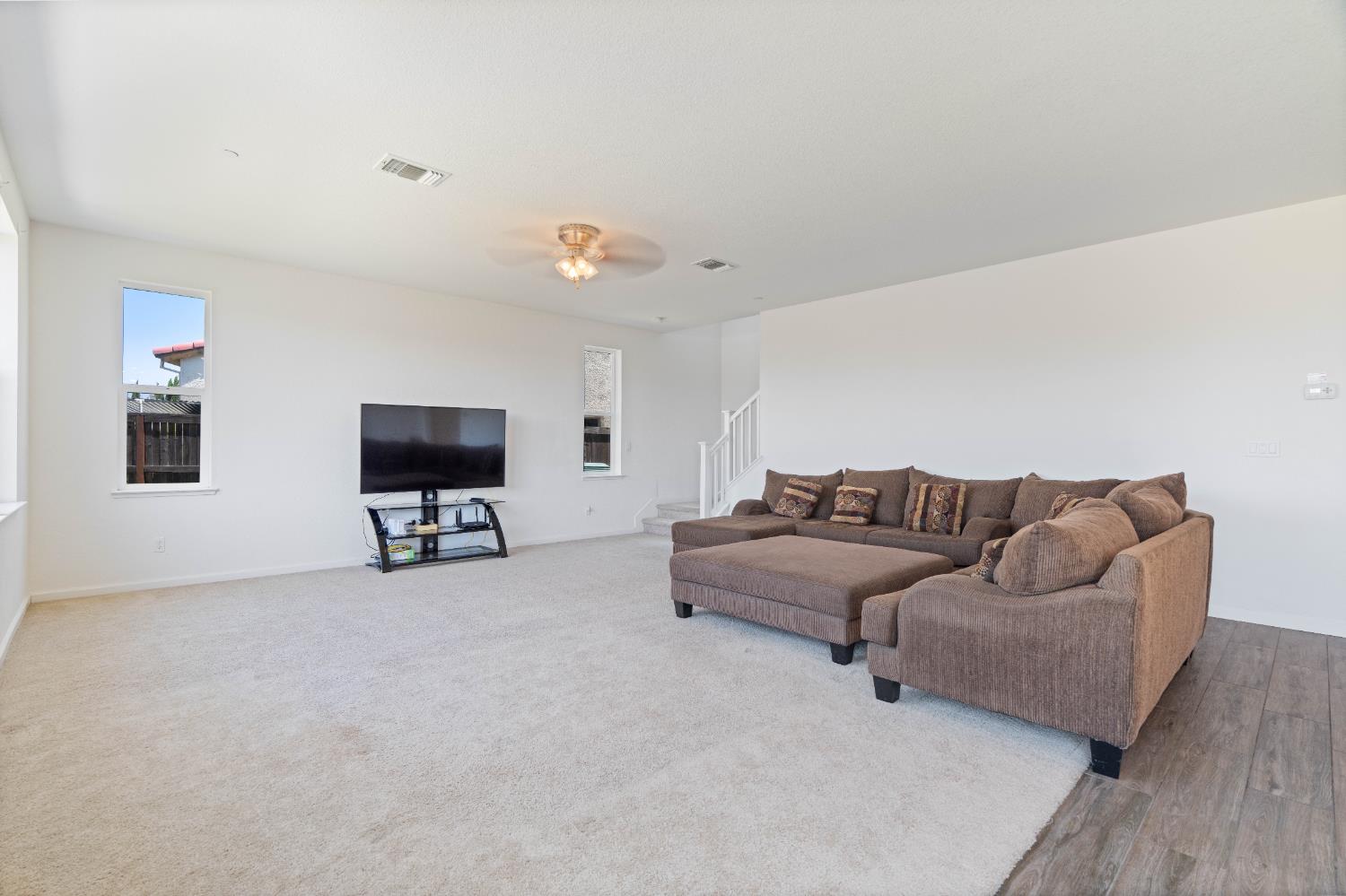 Detail Gallery Image 13 of 61 For 7753 Finnhorse Way, Sacramento,  CA 95828 - 4 Beds | 3 Baths