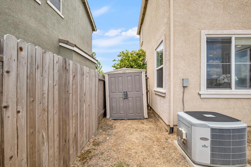 Caddington Way, Sacramento, California image 36