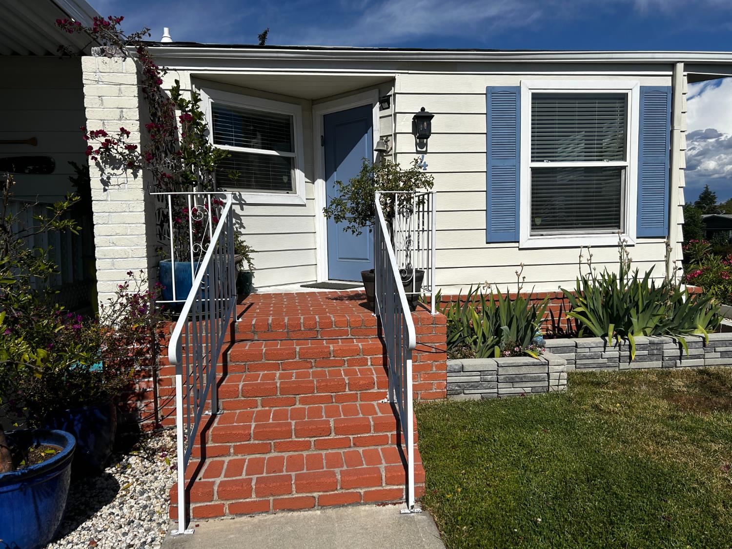 Detail Gallery Image 2 of 22 For 4 Kaseberg, Roseville,  CA 95678 - 2 Beds | 2 Baths