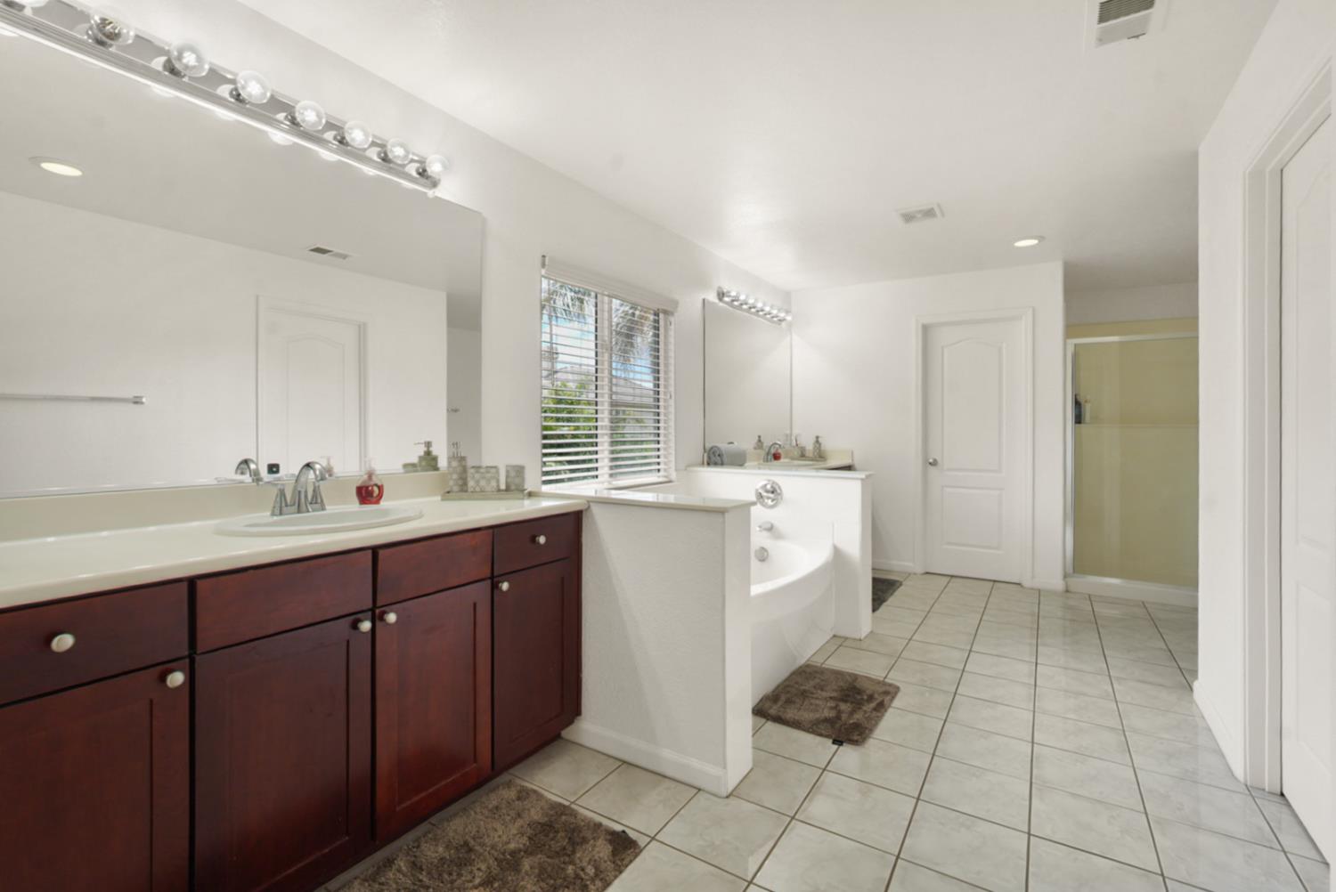 Detail Gallery Image 17 of 36 For 1408 Mendocino Creek Dtive, Patterson,  CA 95363 - 5 Beds | 3/1 Baths