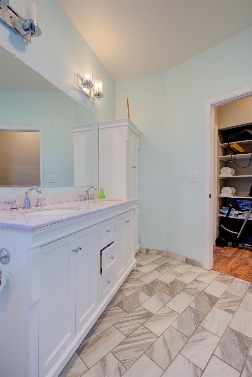 Detail Gallery Image 27 of 49 For 2341 Summersong Ct, Turlock,  CA 95382 - 6 Beds | 3 Baths