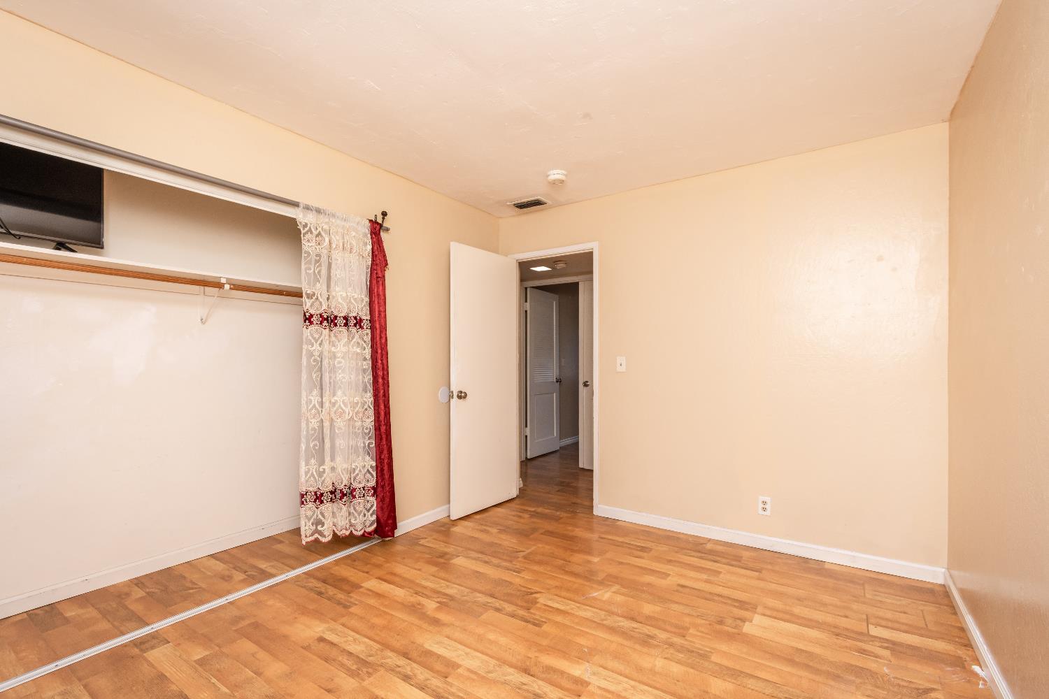 Johanson Circle, Sacramento, California image 34