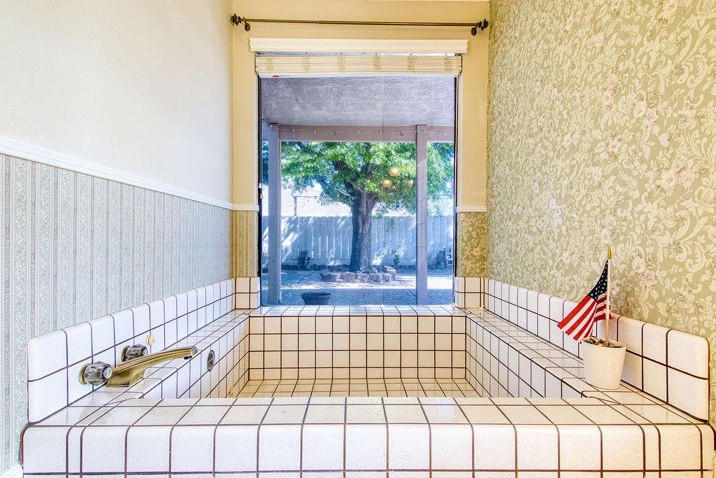 Detail Gallery Image 27 of 41 For 3100 Bridle Path Ln, Modesto,  CA 95356 - 3 Beds | 2/1 Baths