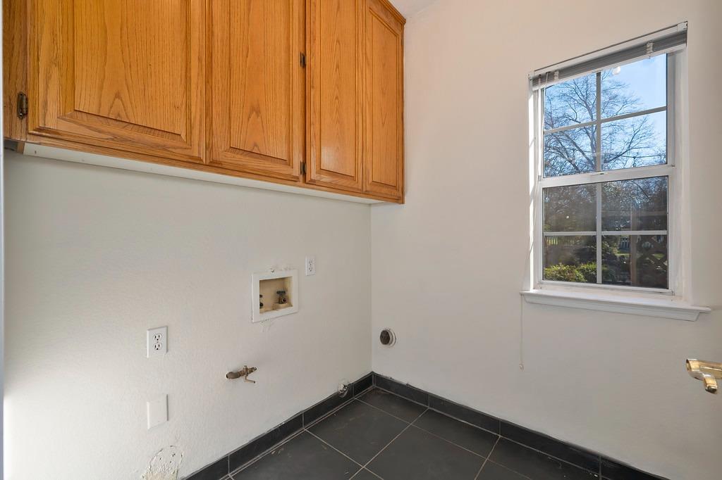 Detail Gallery Image 29 of 92 For 3710 Sutter Hill Ln, Carmichael,  CA 95608 - 4 Beds | 3/1 Baths