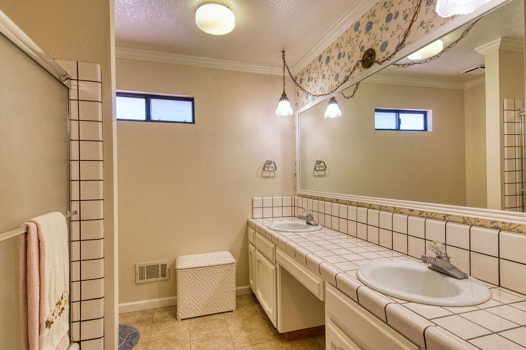 Detail Gallery Image 30 of 41 For 3100 Bridle Path Ln, Modesto,  CA 95356 - 3 Beds | 2/1 Baths