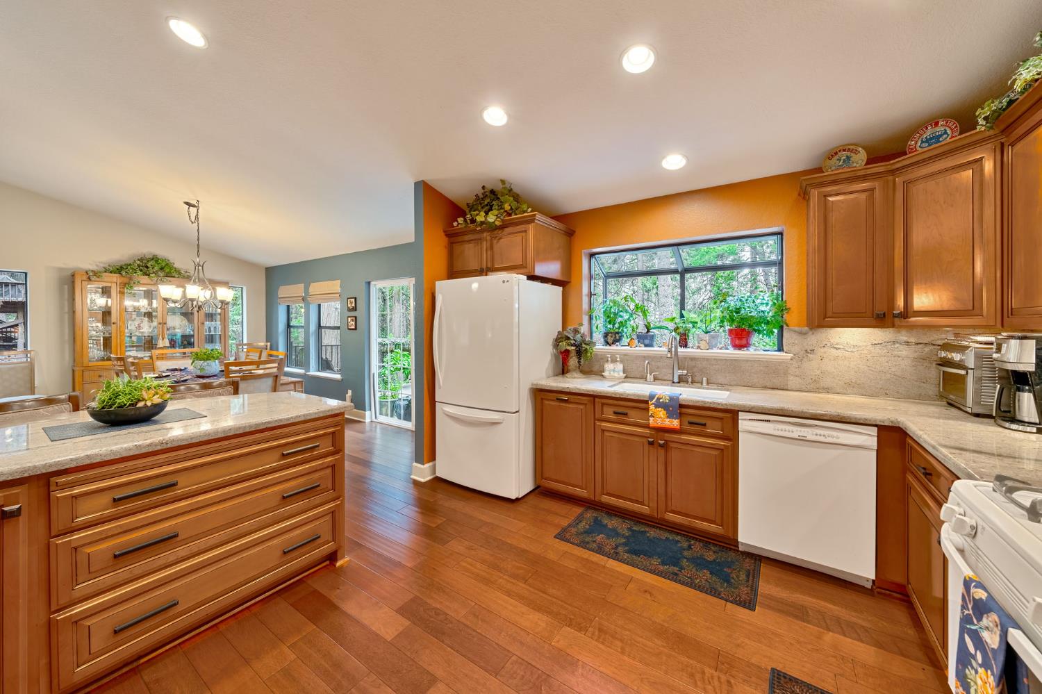 Detail Gallery Image 9 of 49 For 4038 Opal Trl, Pollock Pines,  CA 95726 - 3 Beds | 2 Baths