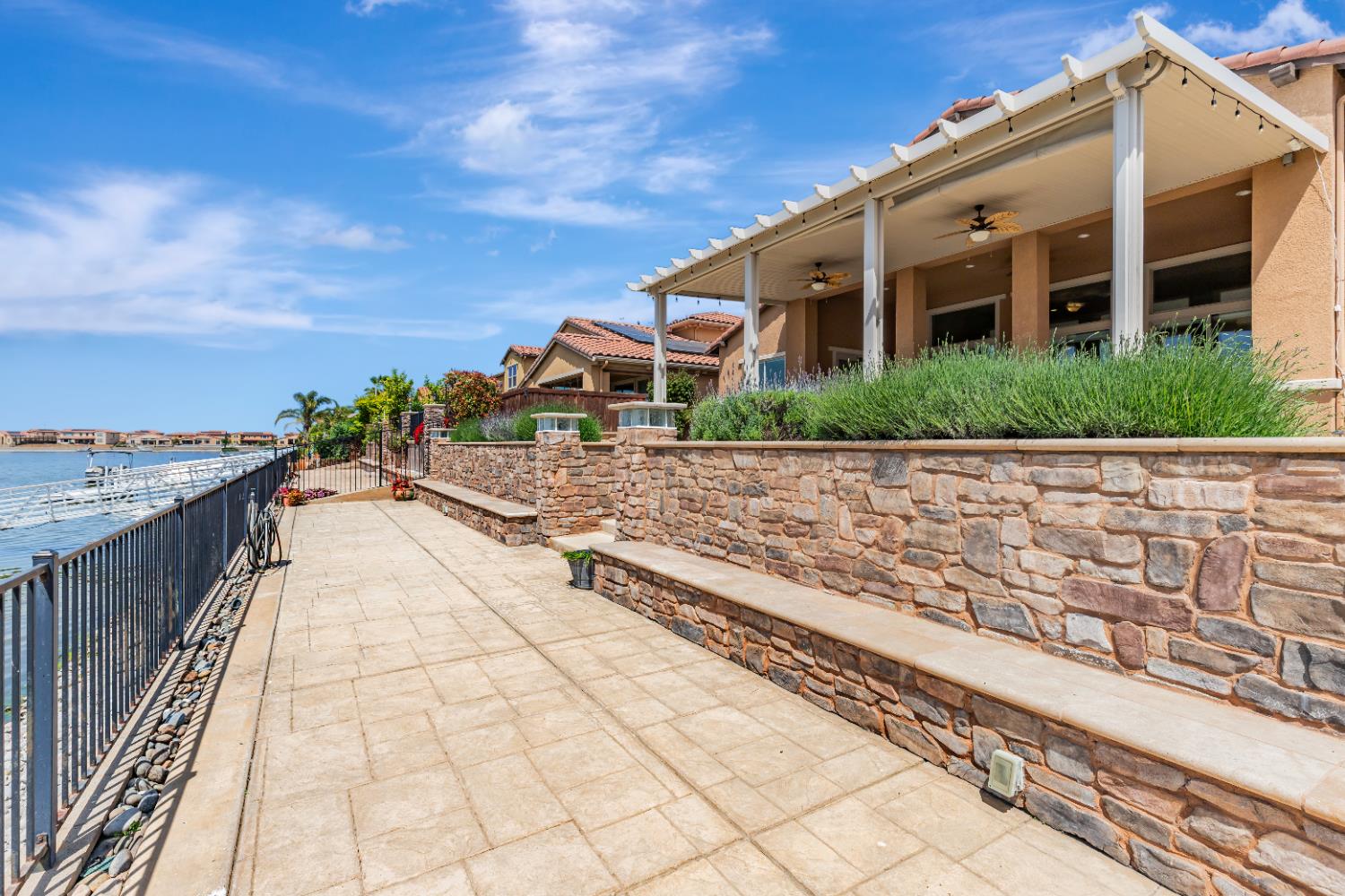 Detail Gallery Image 34 of 41 For 1587 Como Dr, Manteca,  CA 95337 - 3 Beds | 3/1 Baths