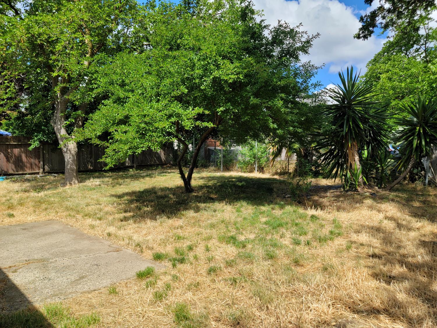 Loorz Court, Sacramento, California image 12
