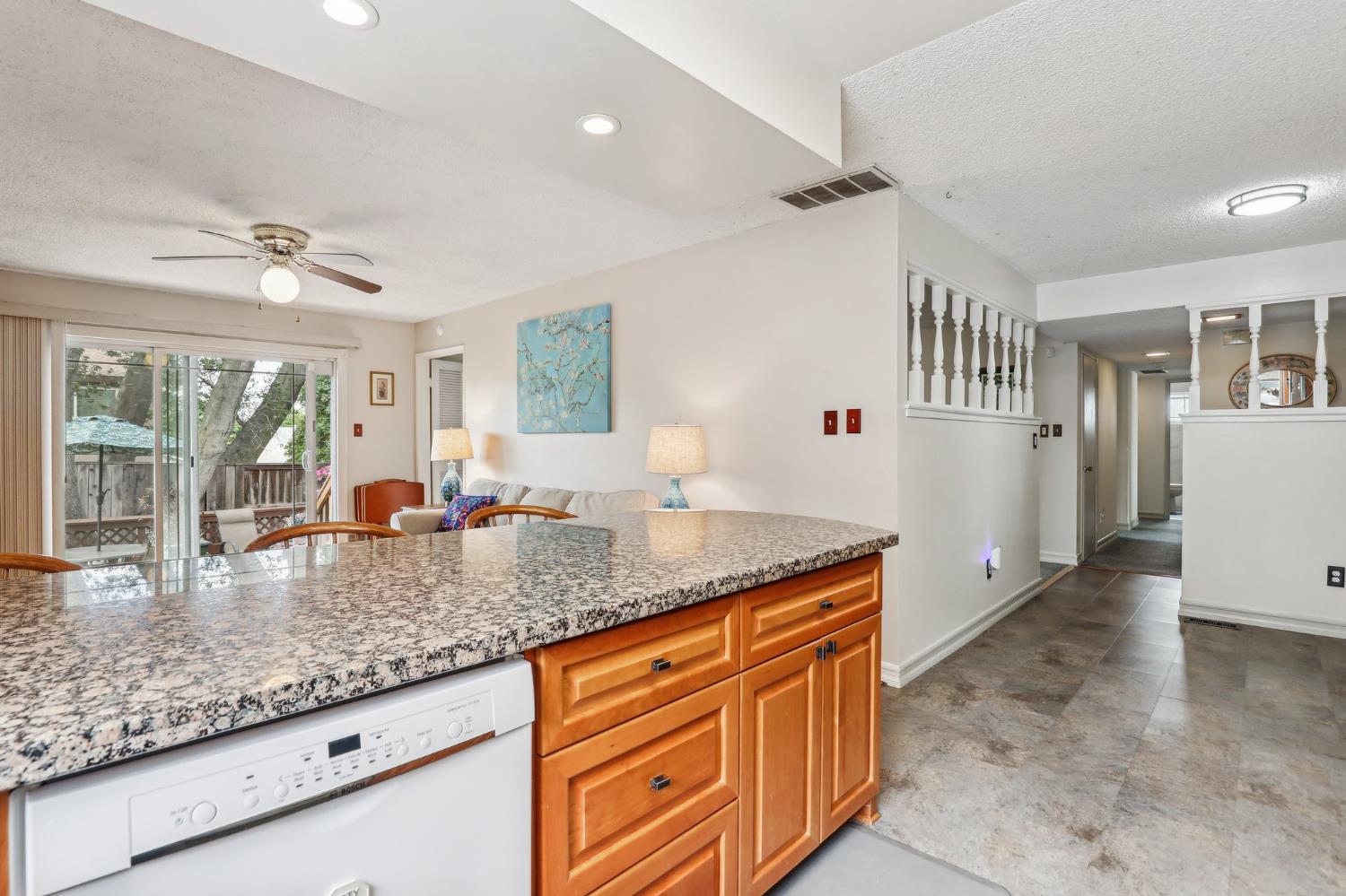 Detail Gallery Image 11 of 33 For 6942 Palmdell Way, Fair Oaks,  CA 95628 - 4 Beds | 2 Baths