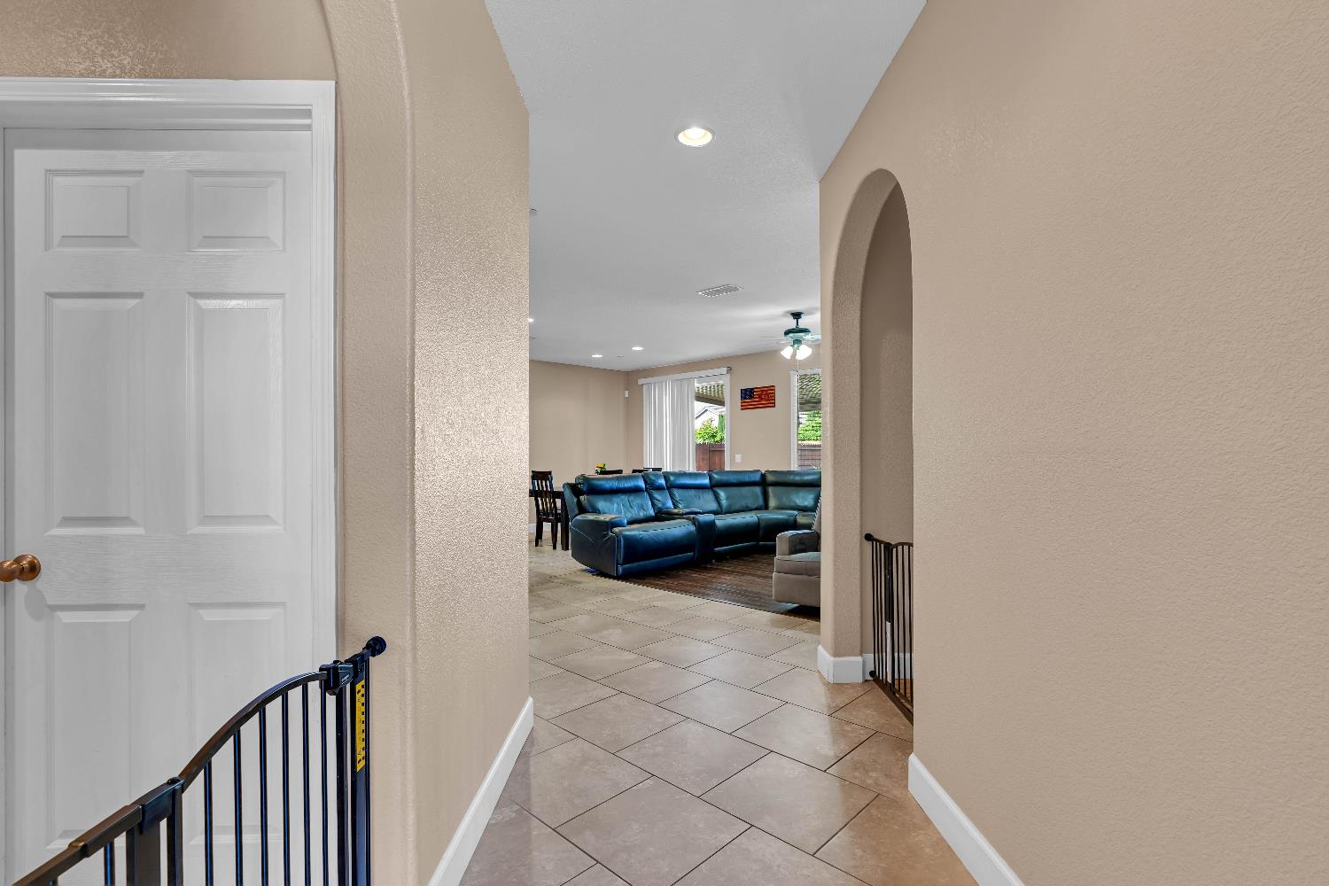Detail Gallery Image 3 of 18 For 10406 Albert Dr, Stockton,  CA 95209 - 3 Beds | 2 Baths