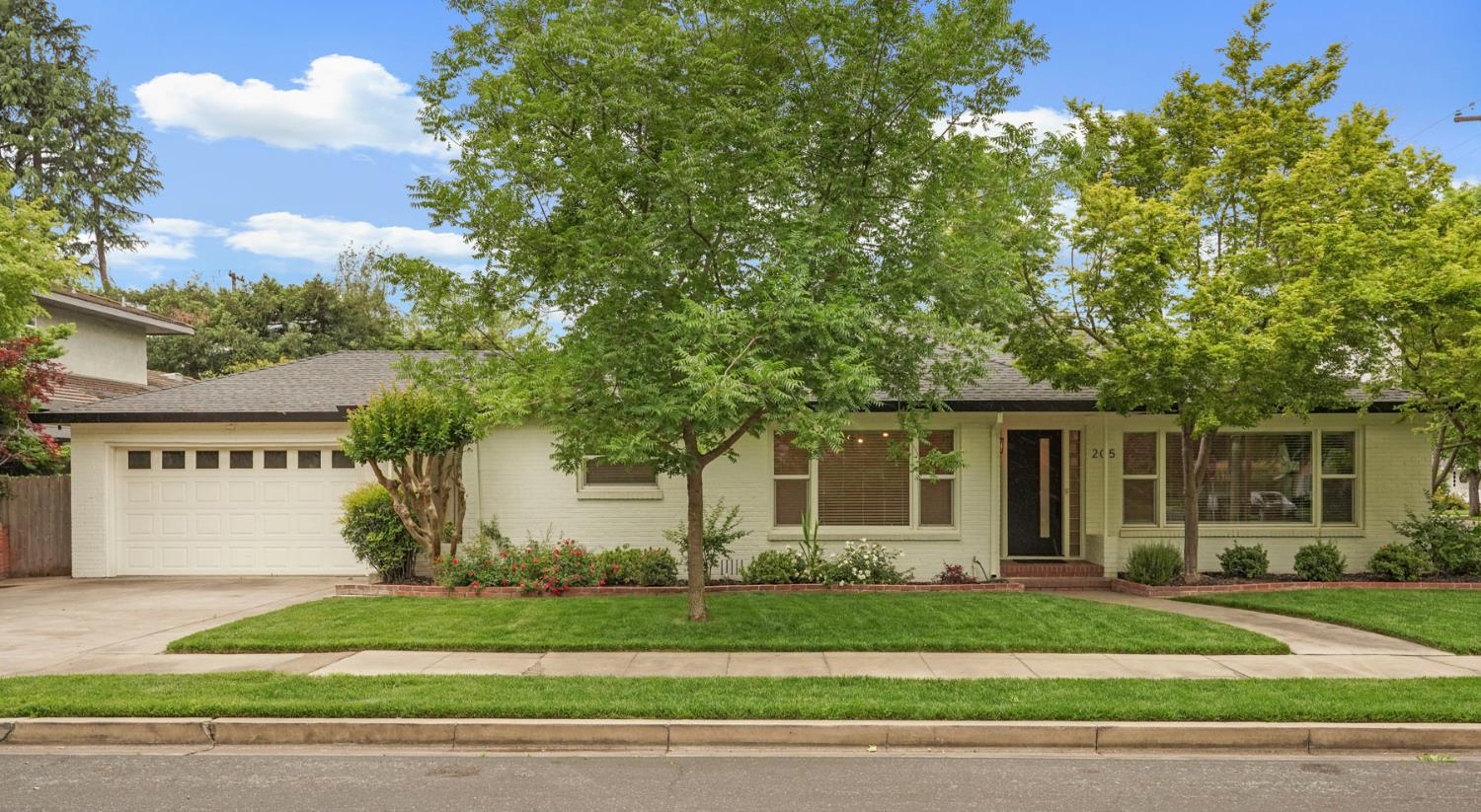 Detail Gallery Image 2 of 49 For 205 S Crescent Ave, Lodi,  CA 95240 - 3 Beds | 2 Baths