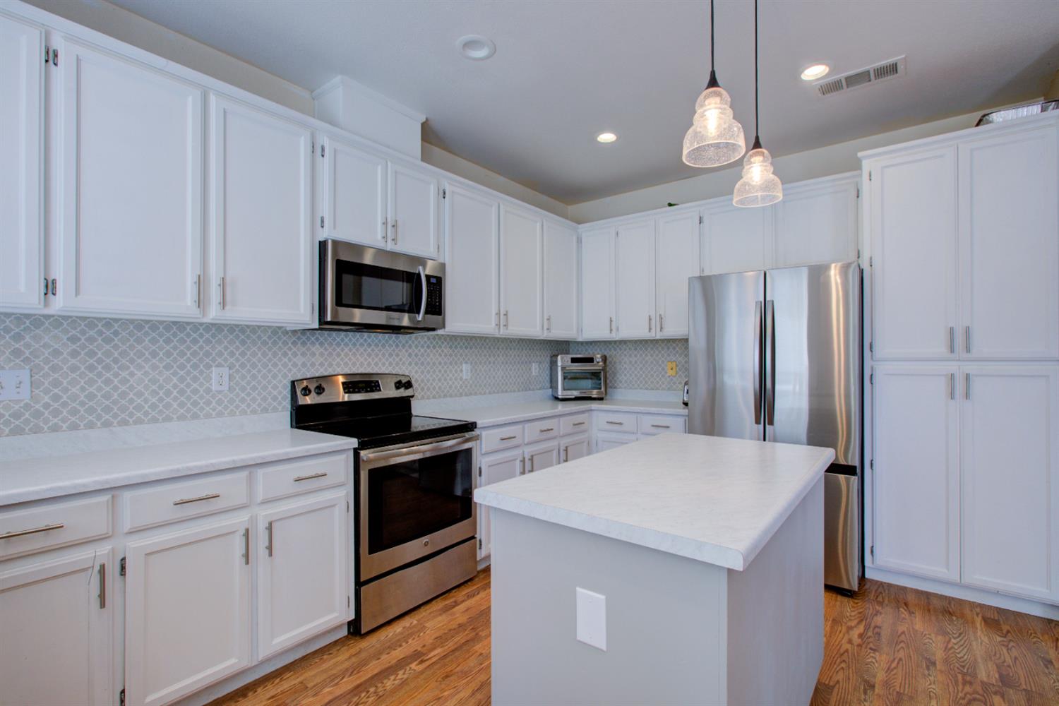 Detail Gallery Image 15 of 49 For 2341 Summersong Ct, Turlock,  CA 95382 - 6 Beds | 3 Baths