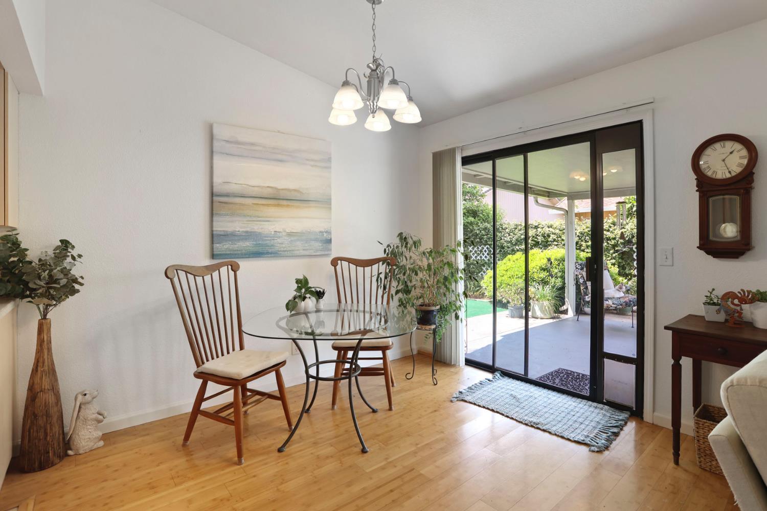 Detail Gallery Image 7 of 30 For 403 Valley Ave, Lodi,  CA 95240 - 3 Beds | 2 Baths
