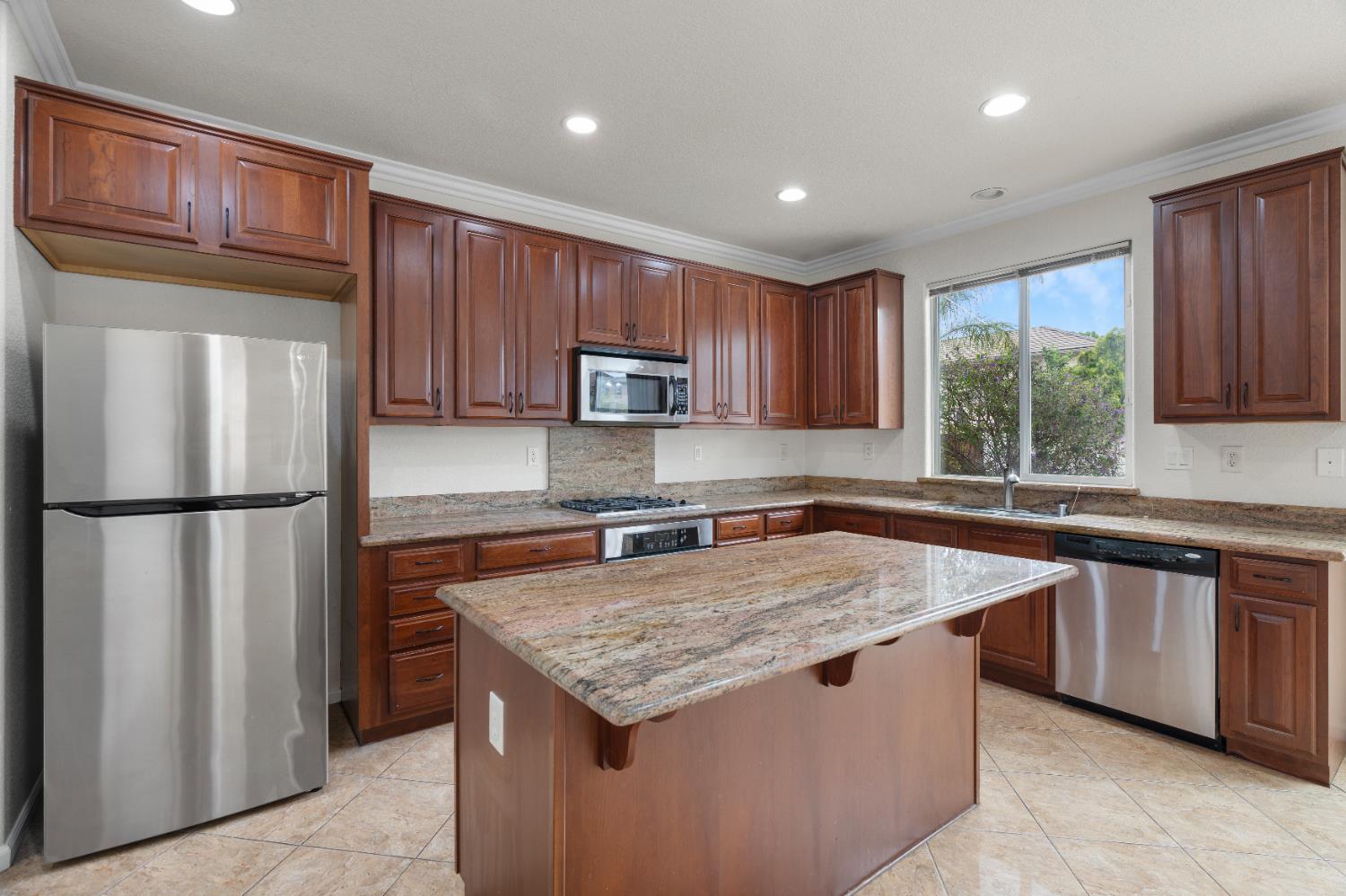 Detail Gallery Image 11 of 39 For 17636 Red Barley Ct, Lathrop,  CA 95330 - 3 Beds | 2/1 Baths