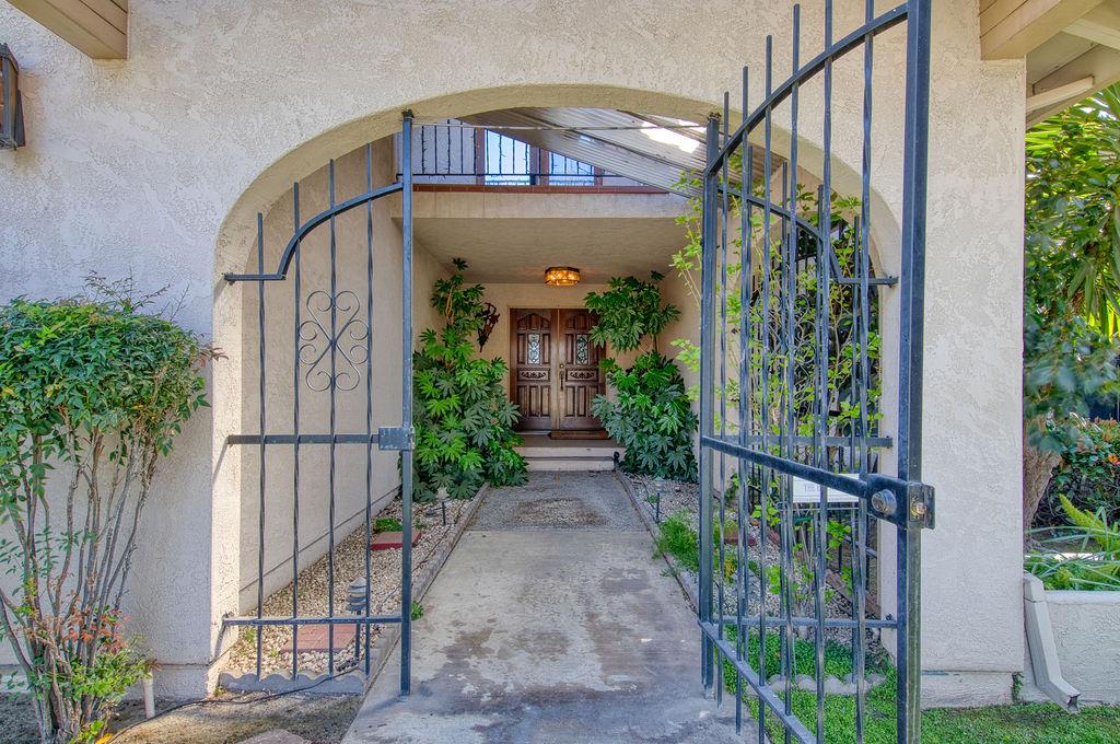 Detail Gallery Image 4 of 41 For 3100 Bridle Path Ln, Modesto,  CA 95356 - 3 Beds | 2/1 Baths