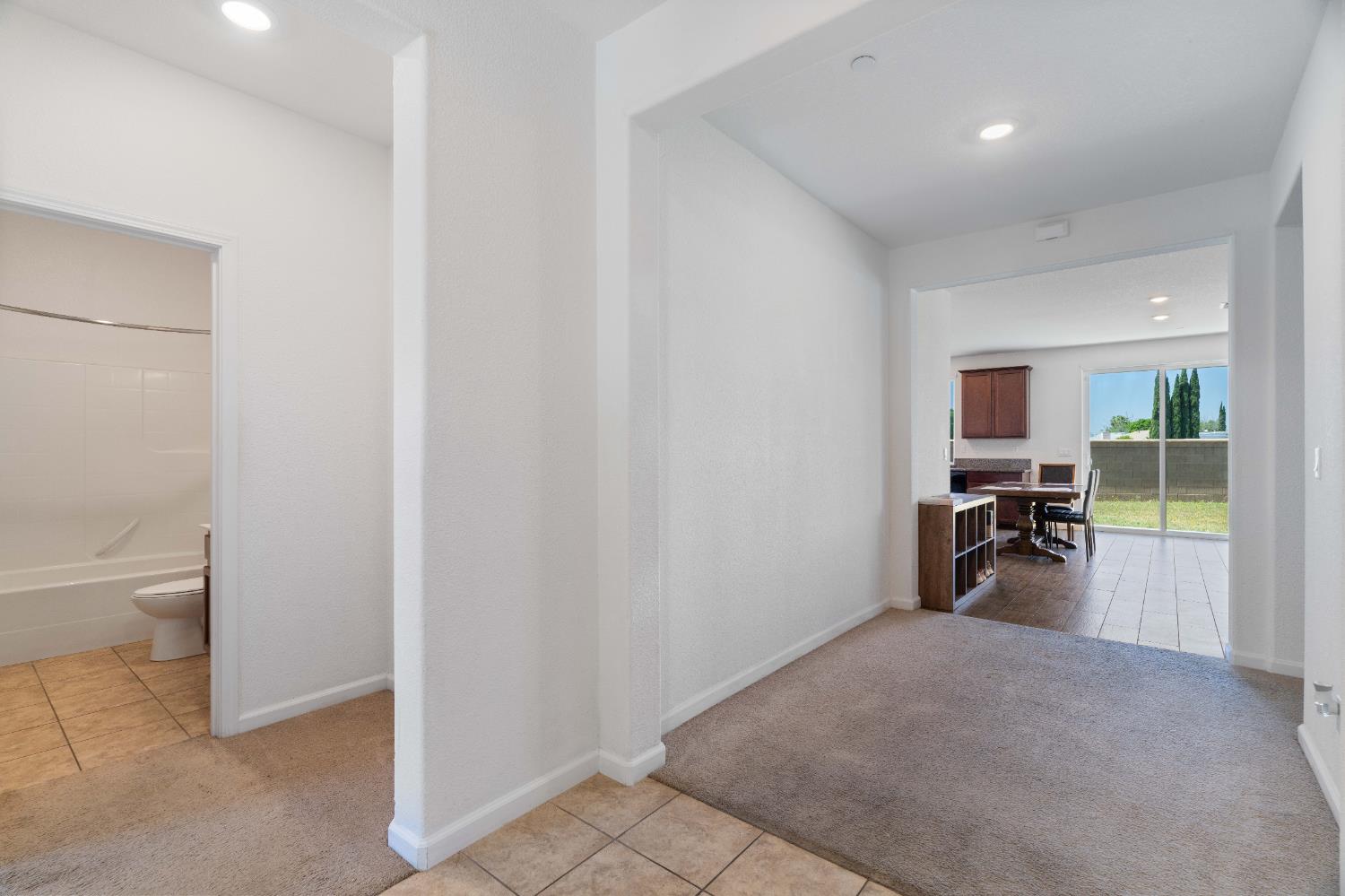 Detail Gallery Image 6 of 61 For 7753 Finnhorse Way, Sacramento,  CA 95828 - 4 Beds | 3 Baths
