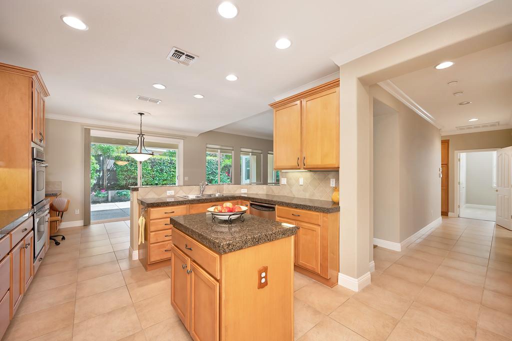 Detail Gallery Image 14 of 99 For 5730 Palmera Ln, Sacramento,  CA 95835 - 2 Beds | 2 Baths