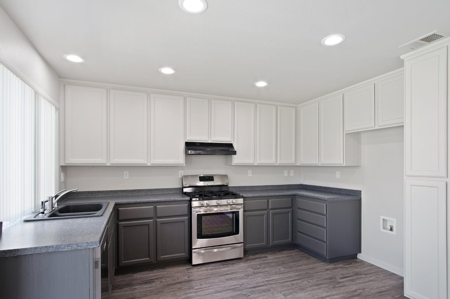 Detail Gallery Image 6 of 27 For 1243 Windham Ct, Tracy,  CA 95377 - 3 Beds | 2/1 Baths
