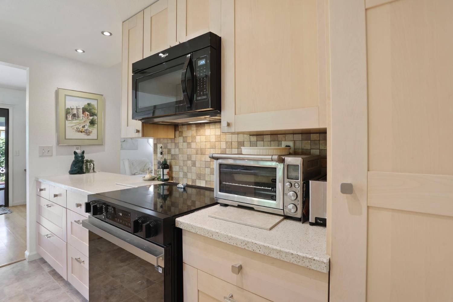 Detail Gallery Image 12 of 30 For 403 Valley Ave, Lodi,  CA 95240 - 3 Beds | 2 Baths