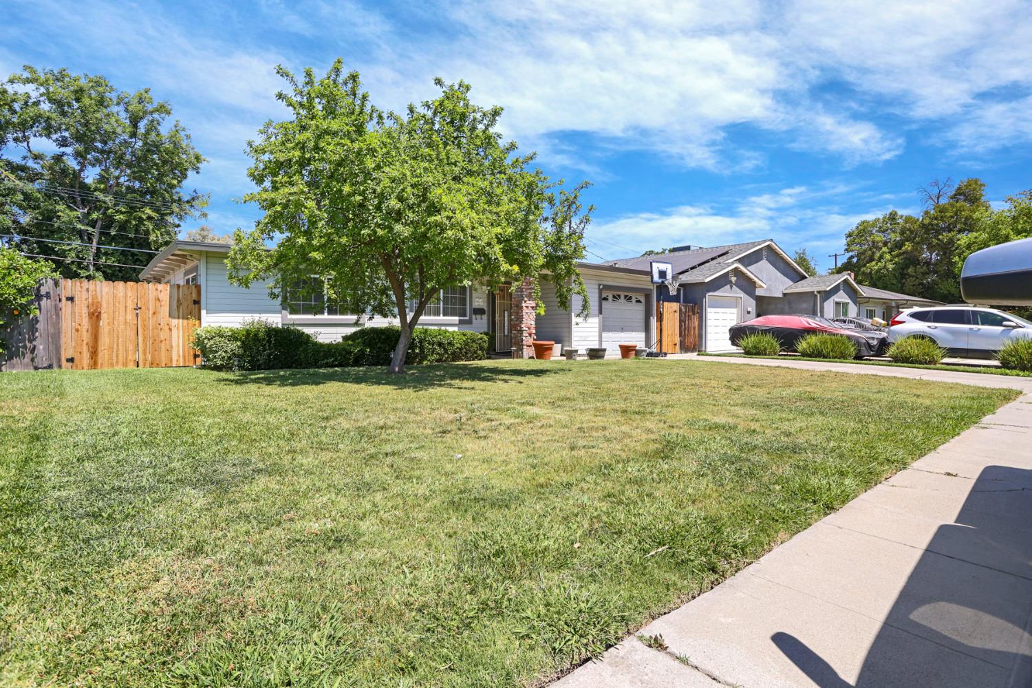 Detail Gallery Image 2 of 20 For 1631 Polk Way, Stockton,  CA 95207 - 2 Beds | 1 Baths