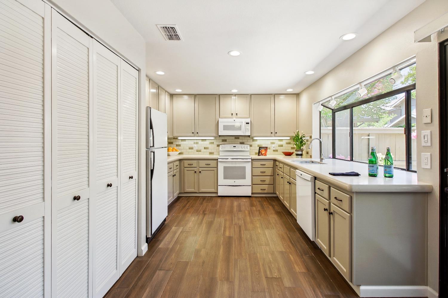 Detail Gallery Image 24 of 59 For 306 East Ranch Rd, Sacramento,  CA 95825 - 2 Beds | 2 Baths