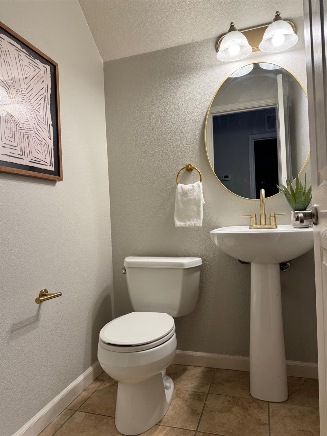 Detail Gallery Image 12 of 24 For 1983 Muscovy Rd, West Sacramento,  CA 95691 - 3 Beds | 2/1 Baths