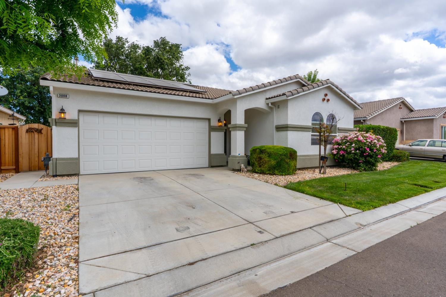 Detail Gallery Image 2 of 48 For 3008 La Vina Cir, Los Banos,  CA 93635 - 3 Beds | 2 Baths