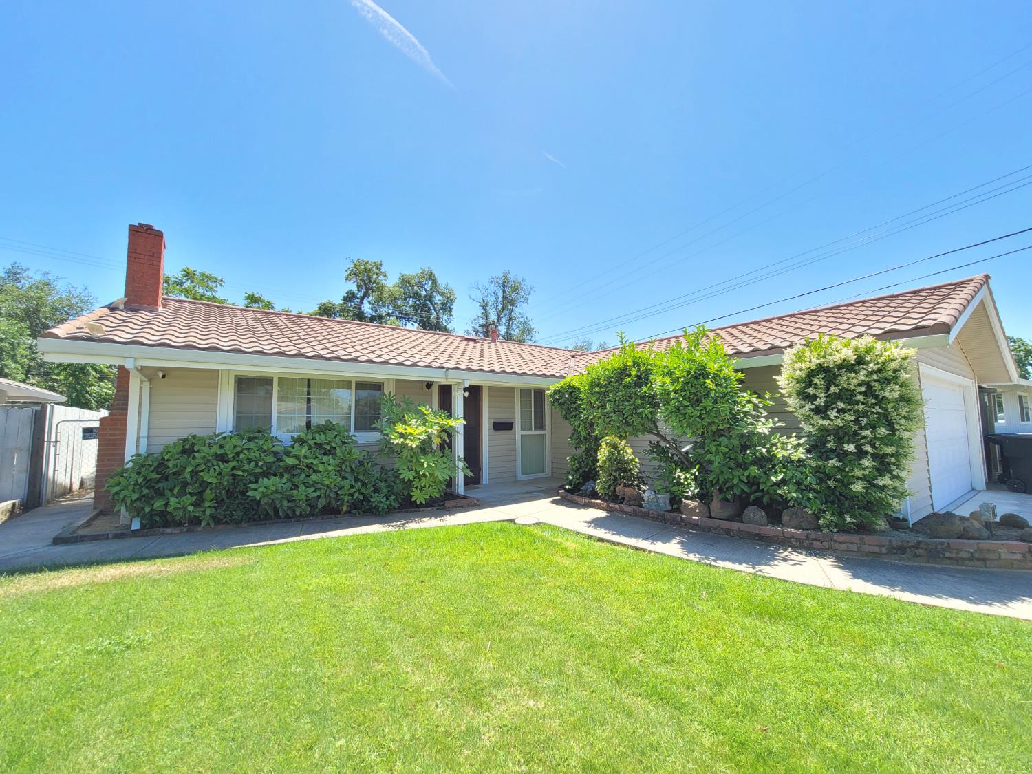 Detail Gallery Image 4 of 35 For 1408 Gregory Way, Roseville,  CA 95661 - 3 Beds | 2 Baths