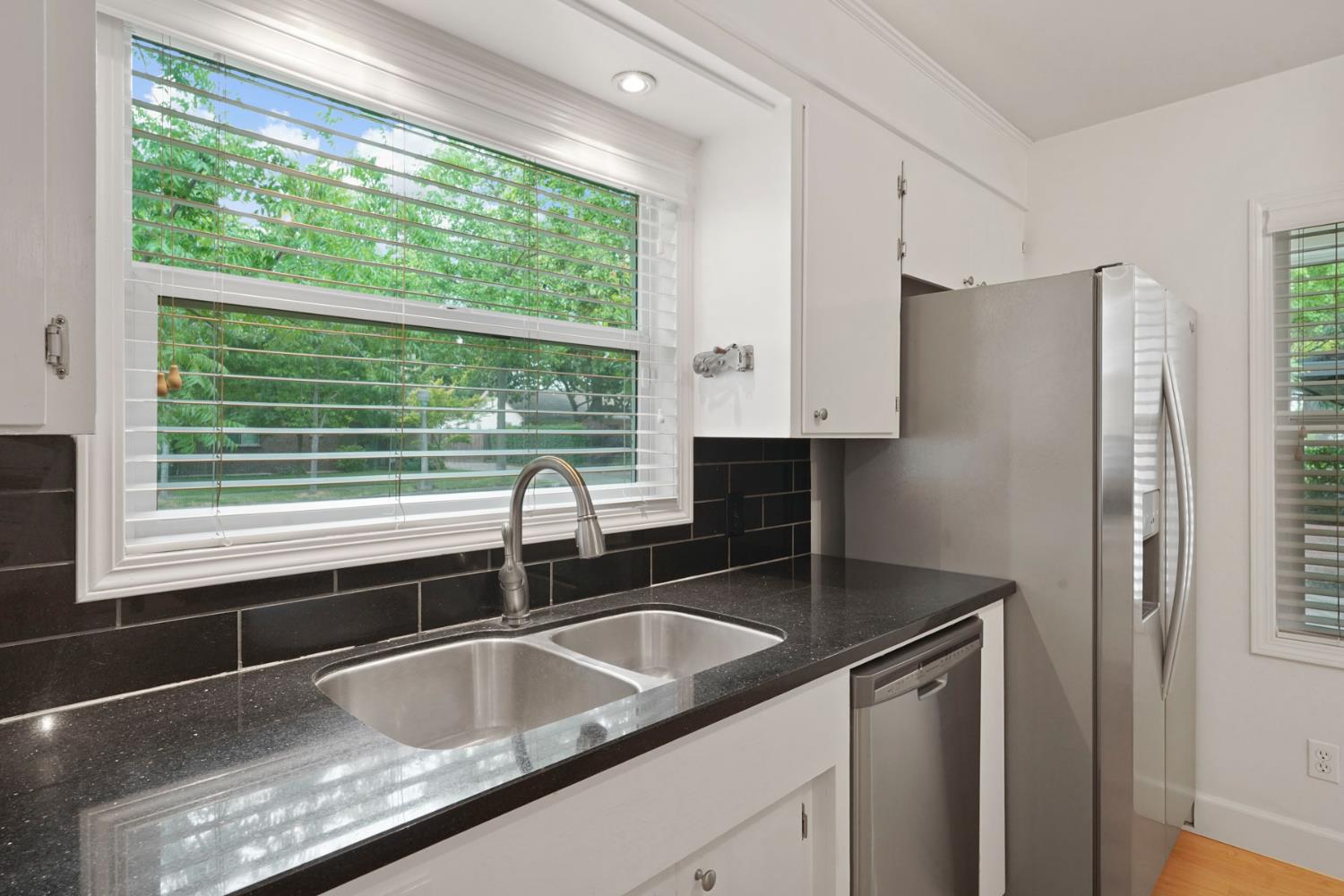Detail Gallery Image 19 of 49 For 205 S Crescent Ave, Lodi,  CA 95240 - 3 Beds | 2 Baths