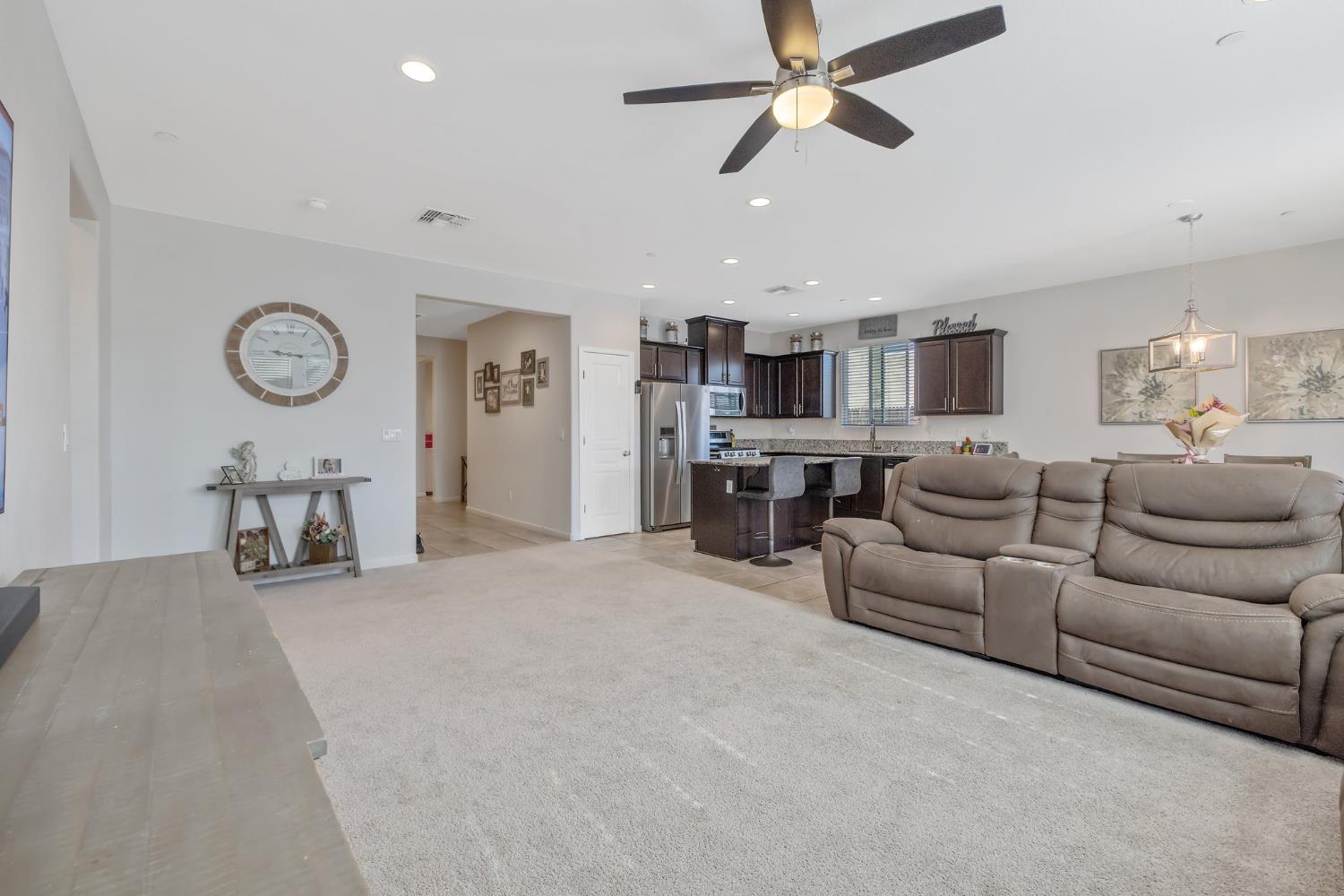 Detail Gallery Image 11 of 45 For 1066 Jade Way, Lemoore,  CA 93245 - 3 Beds | 2 Baths