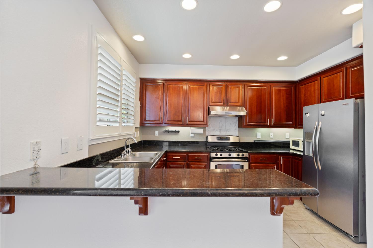 Detail Gallery Image 7 of 36 For 251 Martis Valley Cir, Sacramento,  CA 95835 - 4 Beds | 2/1 Baths