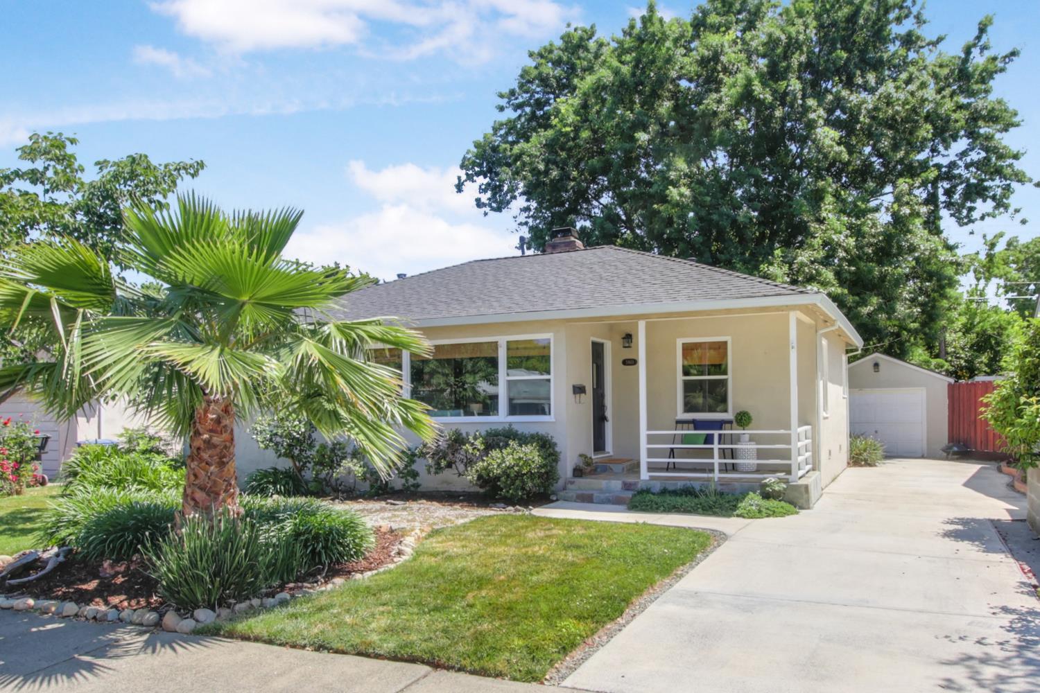 Detail Gallery Image 1 of 48 For 5960 12th Ave, Sacramento,  CA 95820 - 3 Beds | 1 Baths