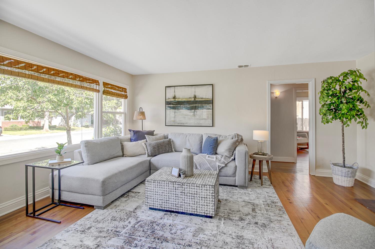 Detail Gallery Image 7 of 48 For 5960 12th Ave, Sacramento,  CA 95820 - 3 Beds | 1 Baths