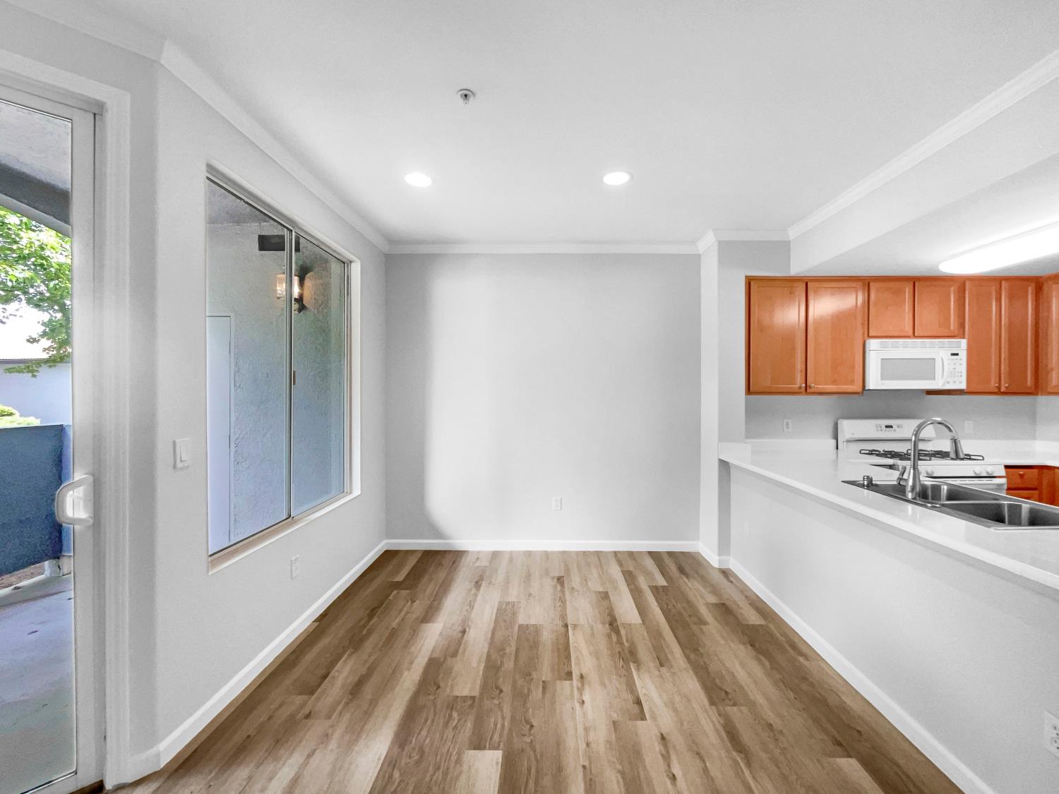 Detail Gallery Image 13 of 20 For 5201 Laguna Oaks Dr #5,  Elk Grove,  CA 95758 - 1 Beds | 1 Baths