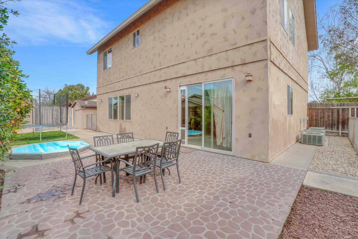 Dorchester Circle, Lodi, California image 34
