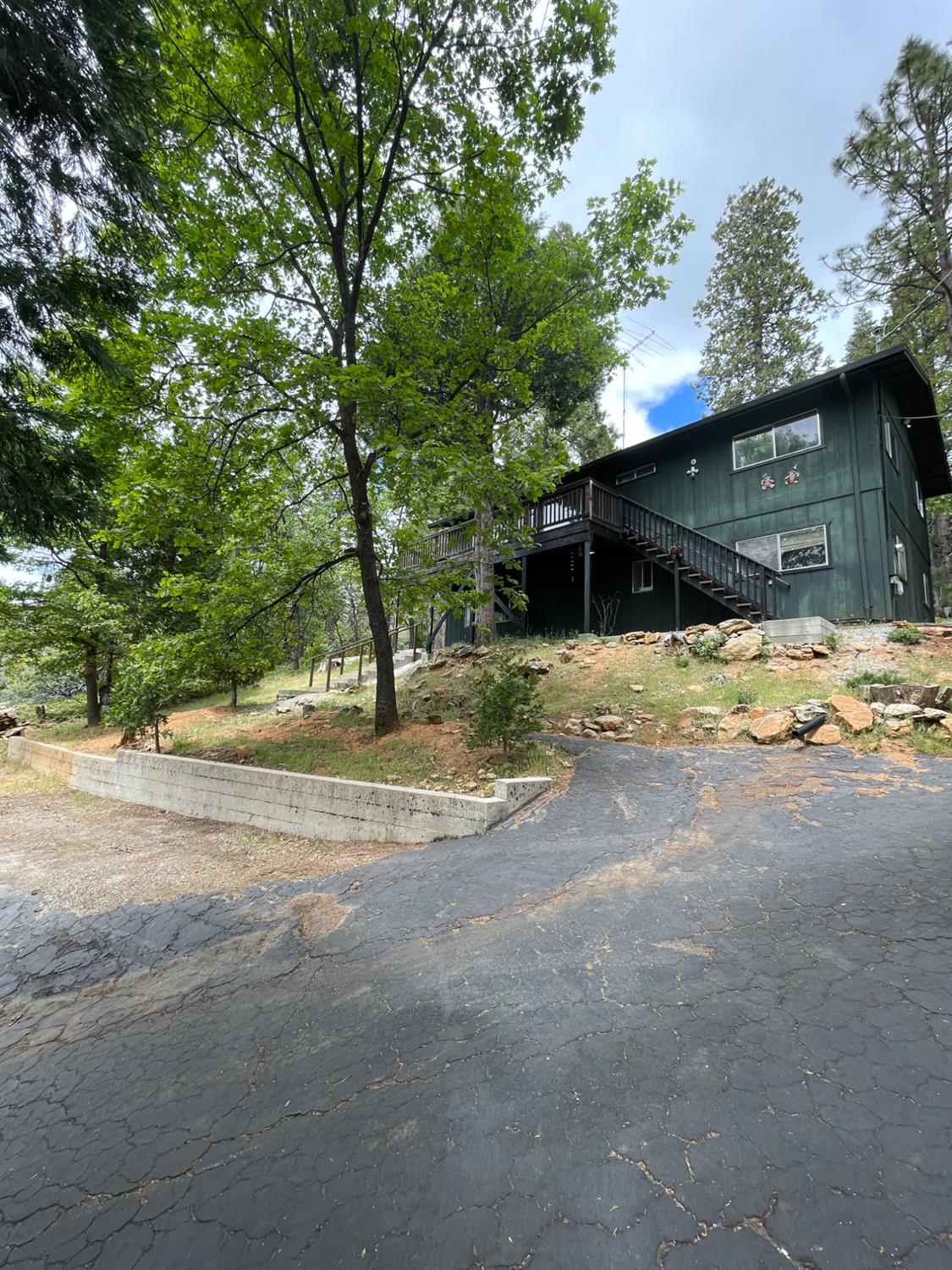 Detail Gallery Image 2 of 30 For 20878 Muheli Rd, Mi Wuk Village,  CA 95346 - 3 Beds | 2 Baths