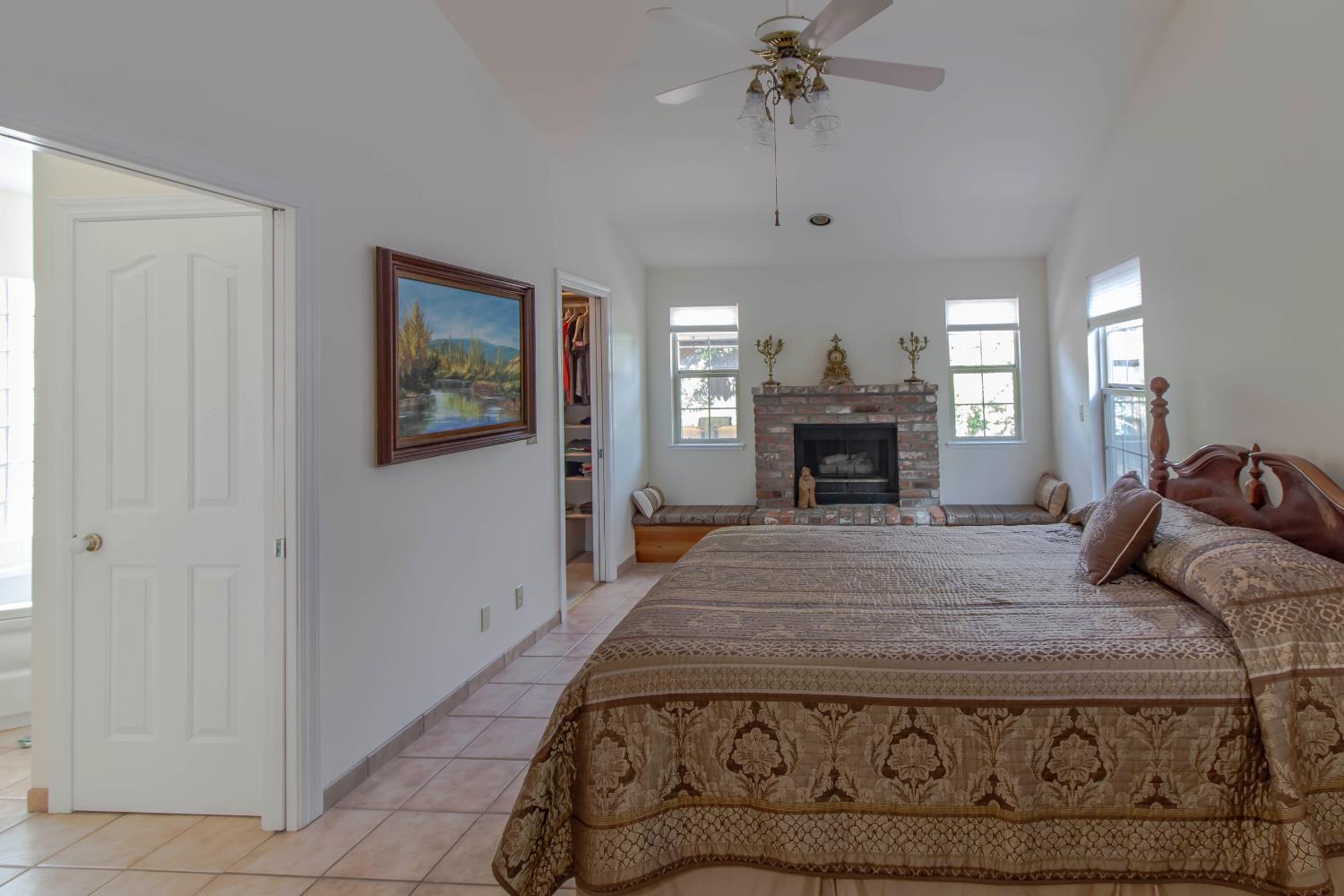 Detail Gallery Image 10 of 25 For 1997 Oxford St, Sacramento,  CA 95815 - 5 Beds | 3 Baths